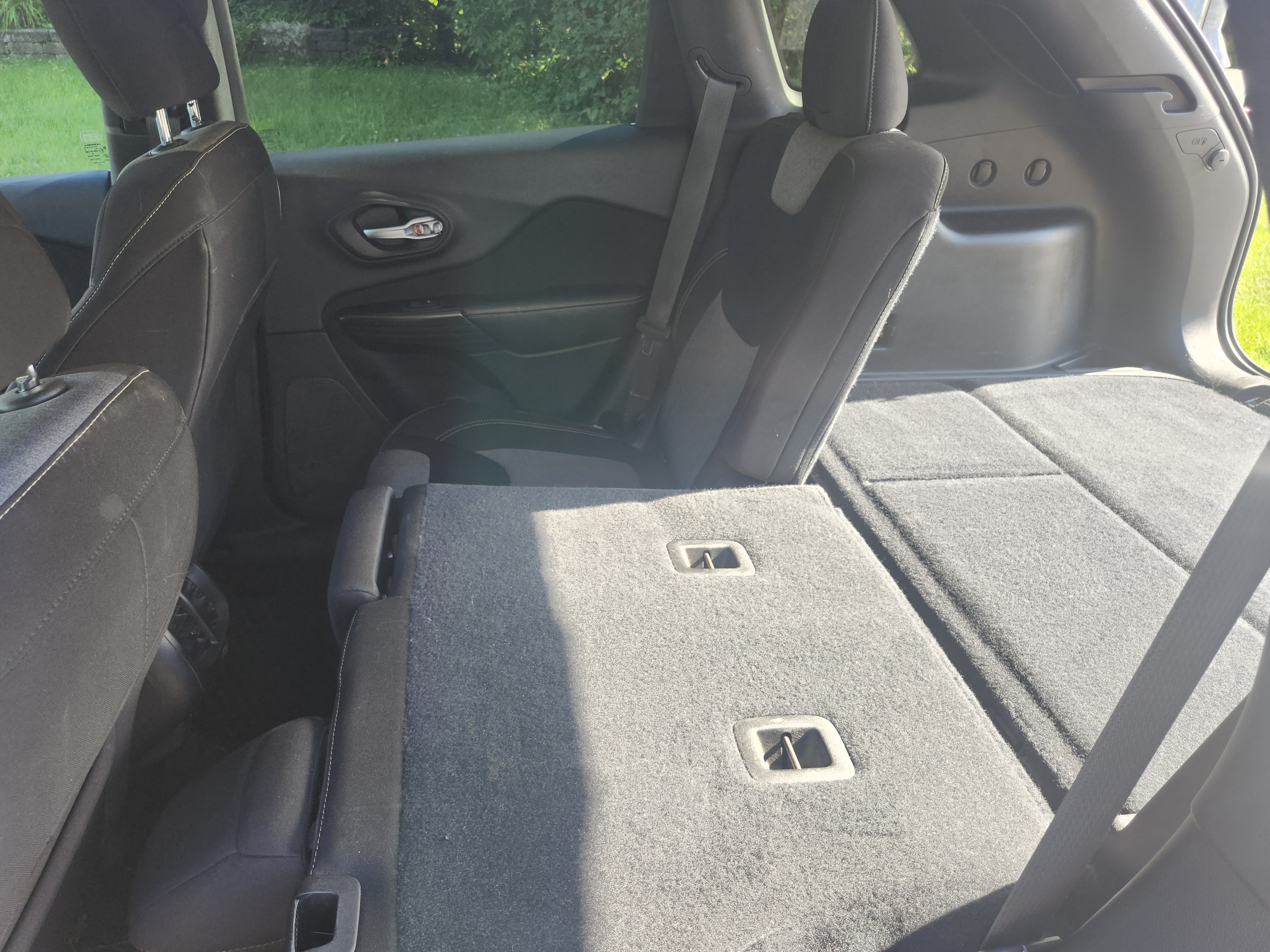 Siège arrière à demi rabattu