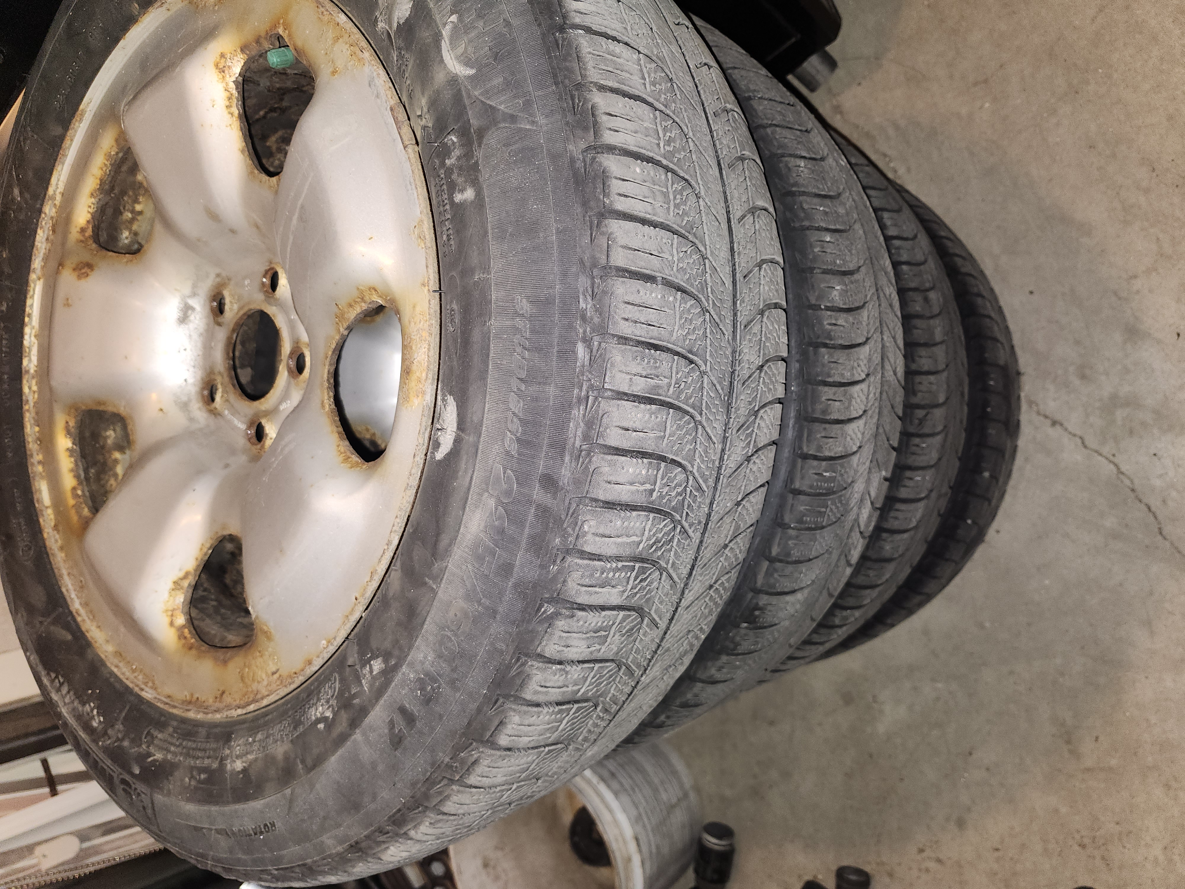 Pneus d'hiver sur jantes d'acier